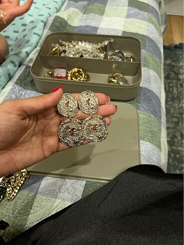 diğer Beden altın Renk Küpe