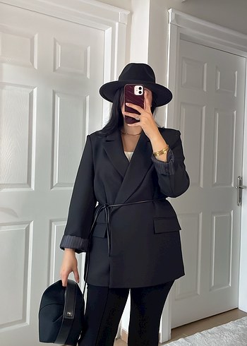 Kemerli Siyah Deri Mini Blazer