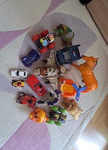 Diğer Karma oyuncak araba ve hayvanlar
