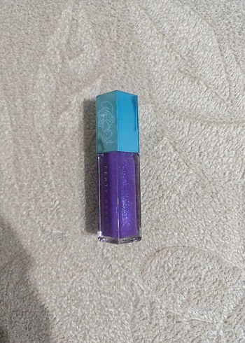 Fenty Beauty Parlak Mor dudak Parlatıcısı