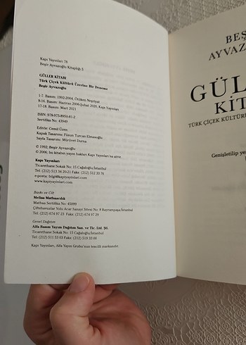  Beşir Ayvazoğlu - Güller Kitabı