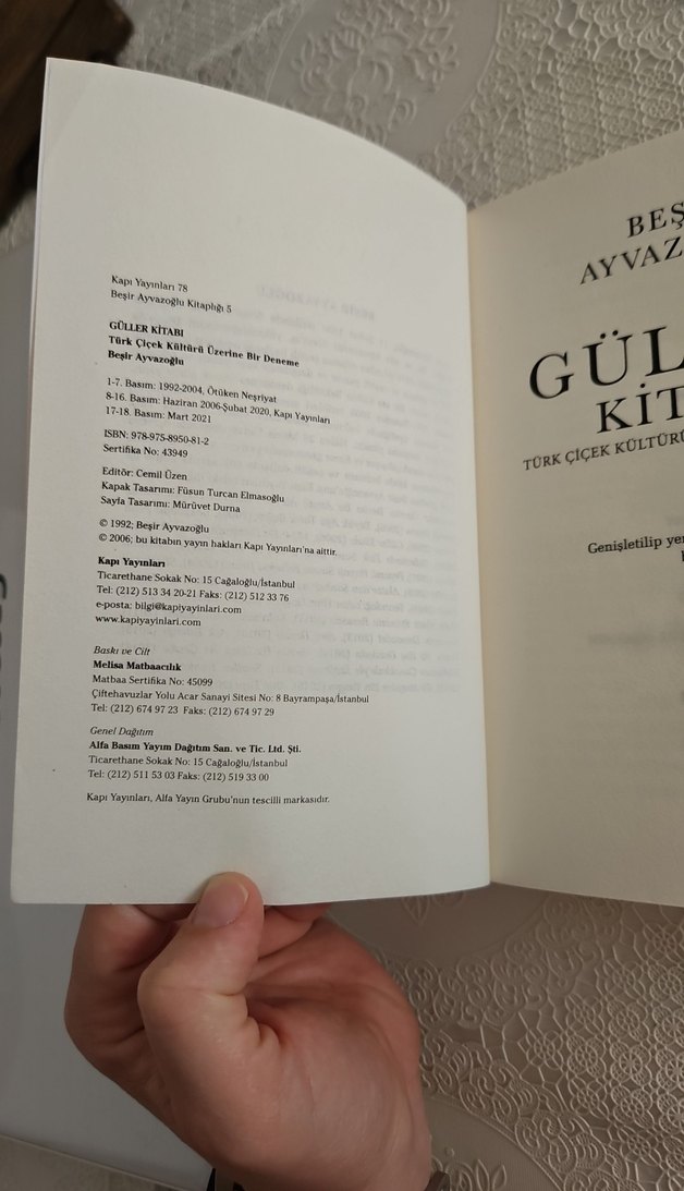 Beşir Ayvazoğlu - Güller Kitabı - Görsel 2