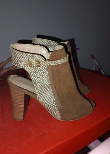 Kahverengi Yılan Desenli Tokalı Topuklu Sandalet - Görsel 3