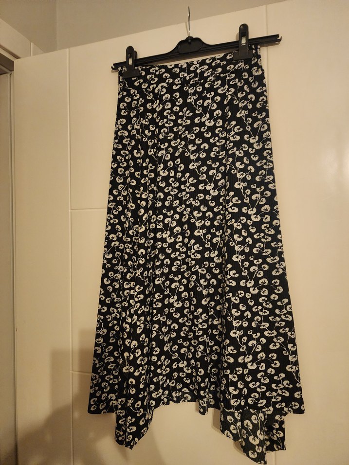 Siyah Desenli Uzun Volanlı Etek - Görsel 3