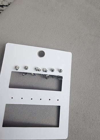 Gri Zincir Detaylı Mini Kadın Küpe Seti - Görsel 2