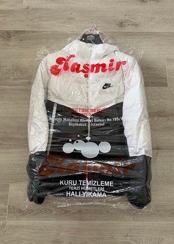 Nike Siyah Beyaz Kapüşonlu Erkek Mont - Görsel 4