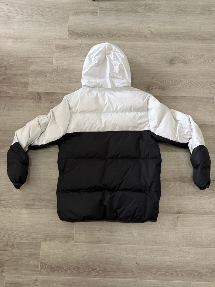 Nike Siyah Beyaz Kapüşonlu Erkek Mont - Görsel 3