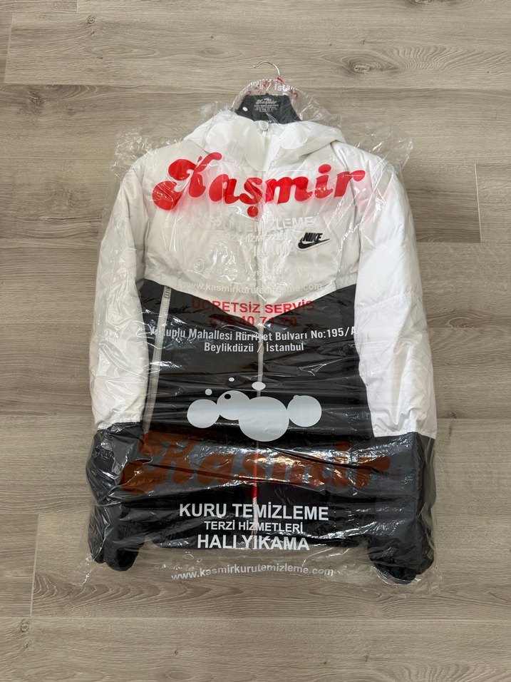 Nike Siyah Beyaz Kapüşonlu Erkek Mont - Görsel 4