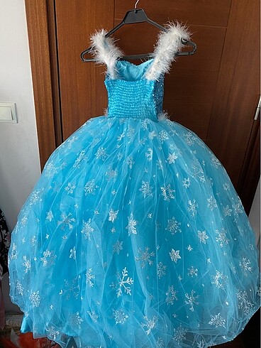 Tarlatanlı Elsa