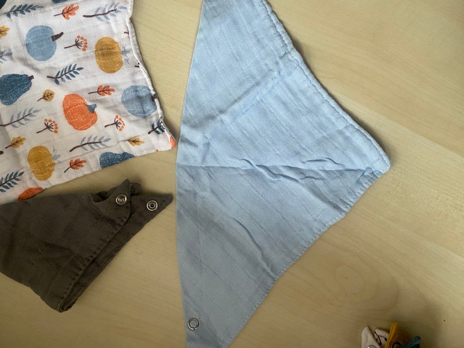 Nakışlı Çok Renkli Bebek Önlüğü Seti - Görsel 3