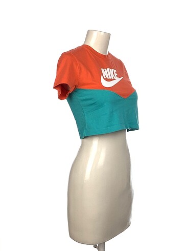 Nike Nike T-shirt p İndirimli.