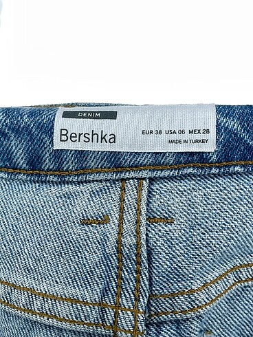 38 Beden mavi Renk Bershka Jean / Kot %70 İndirimli.