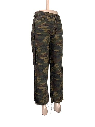 Zara Zara Düz Kesim %70 İndirimli.