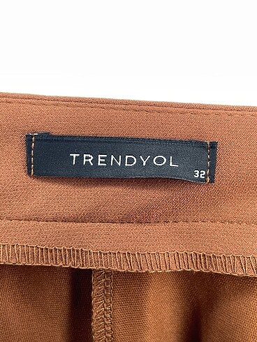 32 Beden kahverengi Renk Trendyol & Milla Mini Şort %70 İndirimli.
