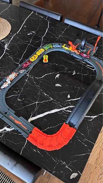 Beden hot wheels pist dünyası oyun seti