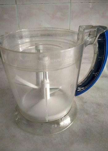 Beyaz ve Gri Plastik Doğrayıcı Haznesi