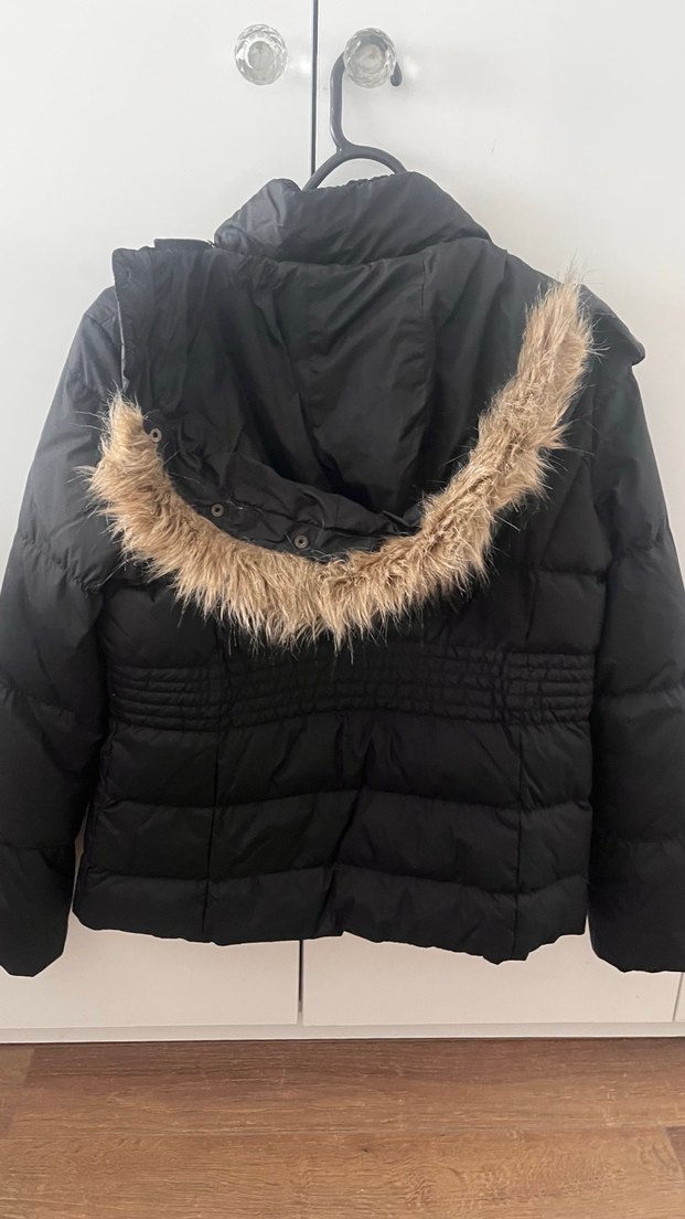 Yakası çıkarılabilir Kürklü Siyah Kadın Kışlık Mont - Görsel 3