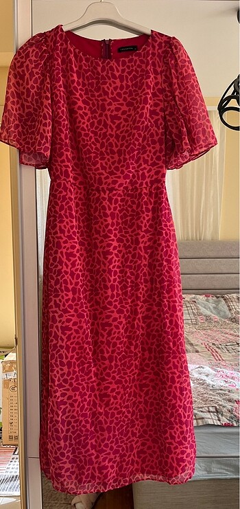 Pembe şifon elbise
