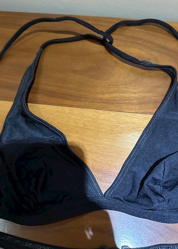 38 Beden Siyah Tokalı İnce Askılı Spor Bikini Üstü