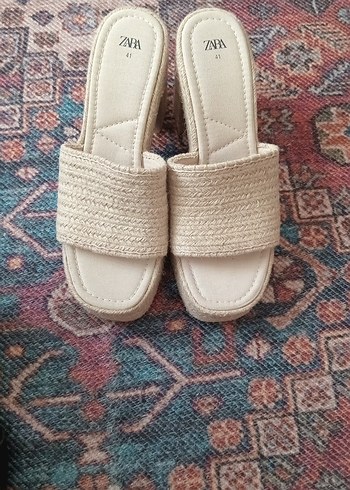 Zara Kadın Bej Dolgu Topuk Terlik