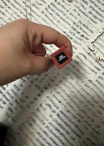 Çok Renkli Makyaj Ürünleri ve Aksesuarlar - Görsel 5