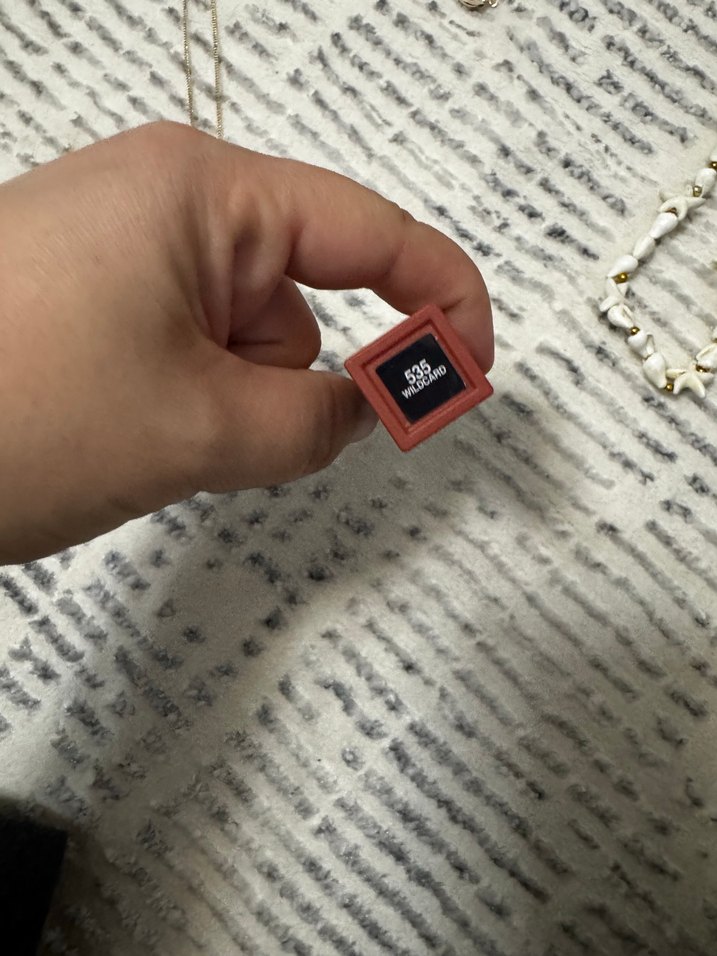 Çok Renkli Makyaj Ürünleri ve Aksesuarlar - Görsel 5