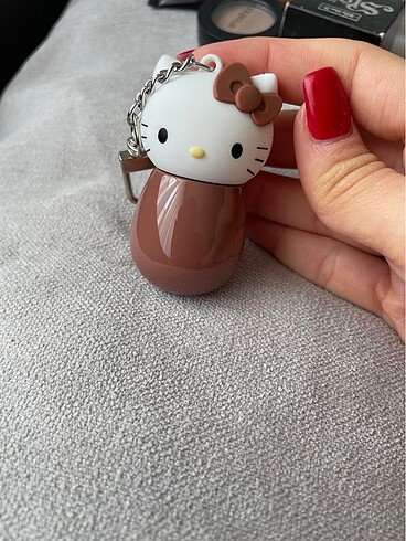 Hello kitty dudak parlatıcısı