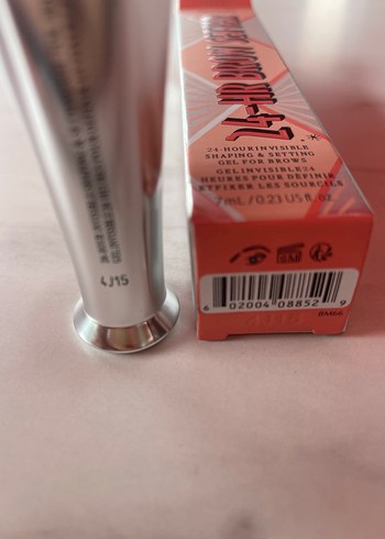 Beden Benefit Parlak Kırmızı Kaş Maskarası