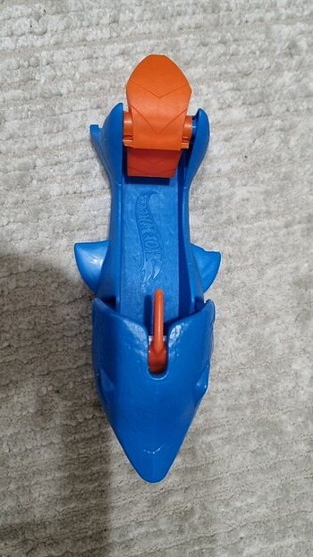  HOT WHEELS Köpek balığı fırlatıcısı