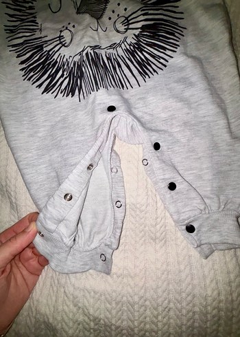 Uzun Kollu Gri Aslan Baskılı Bebek Tulum - Görsel 3