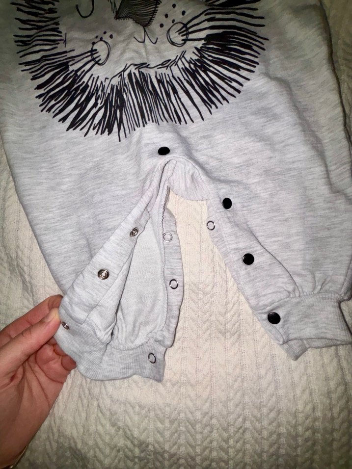 Uzun Kollu Gri Aslan Baskılı Bebek Tulum - Görsel 3