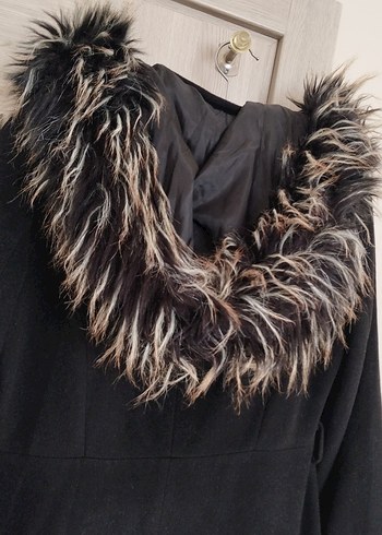 Kürk Detaylı Siyah Uzun Kadın Kaşe Kaban - Görsel 4