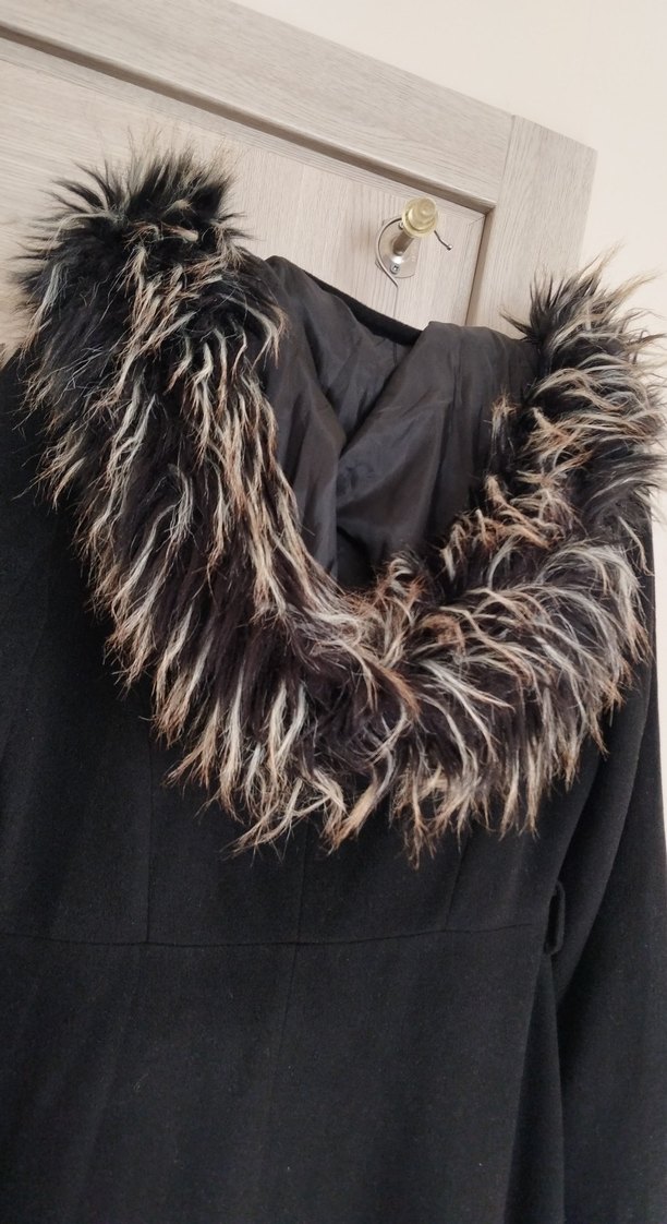 Kürk Detaylı Siyah Uzun Kadın Kaşe Kaban - Görsel 4