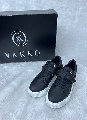 Vakko hakiki deri sneakers