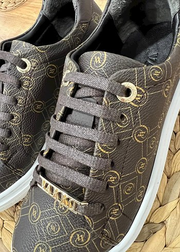 Vakko Zincir Detaylı Kahverengi Sneaker