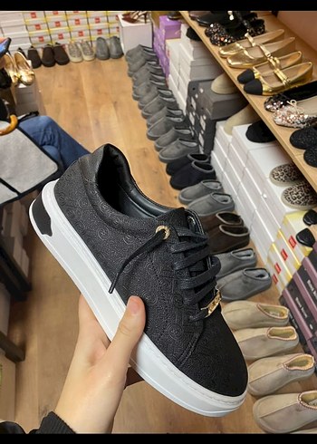 Vakko Siyah Yılan Desenli Platform Spor Ayakkabı