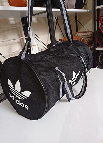  Beden siyah Renk Adidas spor çanta 