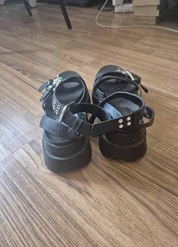 39 Beden siyah Renk bershka sandalet
