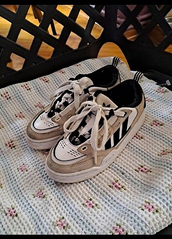 adi2000 sneaker