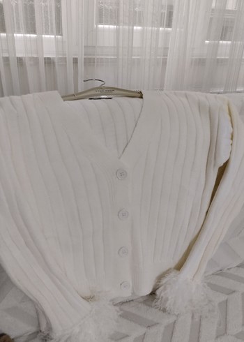 Düğmeli Beyaz V Yaka Kadın Hırka - Görsel 4