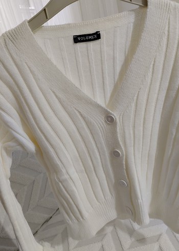 Düğmeli Beyaz V Yaka Kadın Hırka - Görsel 3