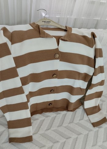 Düğmeli Bej Kadın Kısa Hırka - Görsel 4