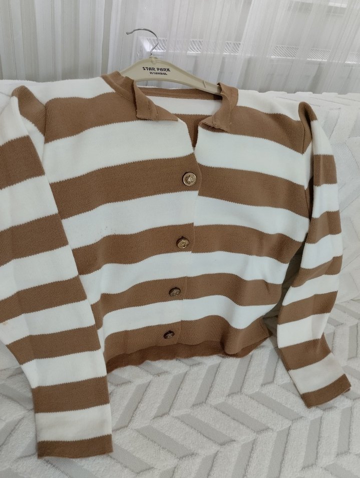 Düğmeli Bej Kadın Kısa Hırka - Görsel 4