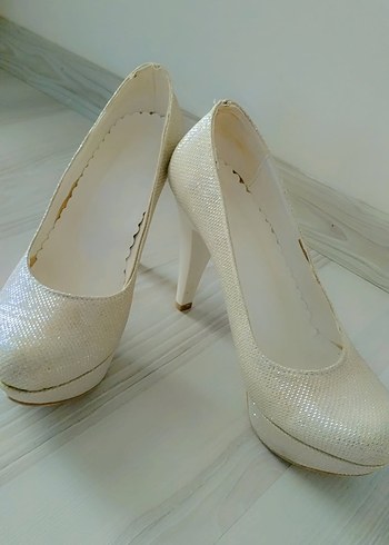 Beyaz Parlak Yılan Desenli Yüksek Topuklu Kadın Ayakkabı - Görsel 4