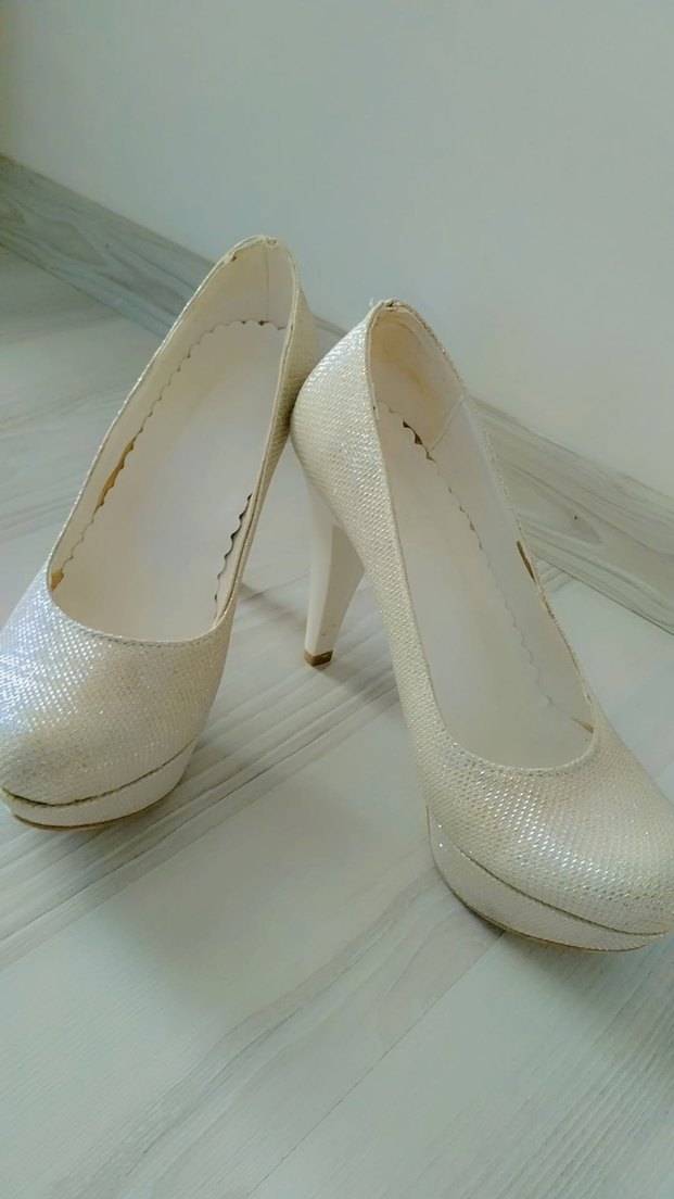 Beyaz Parlak Yılan Desenli Yüksek Topuklu Kadın Ayakkabı - Görsel 4