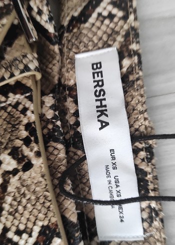 Kadın Yılan Desenli Kemerli Deri Şort - Görsel 2