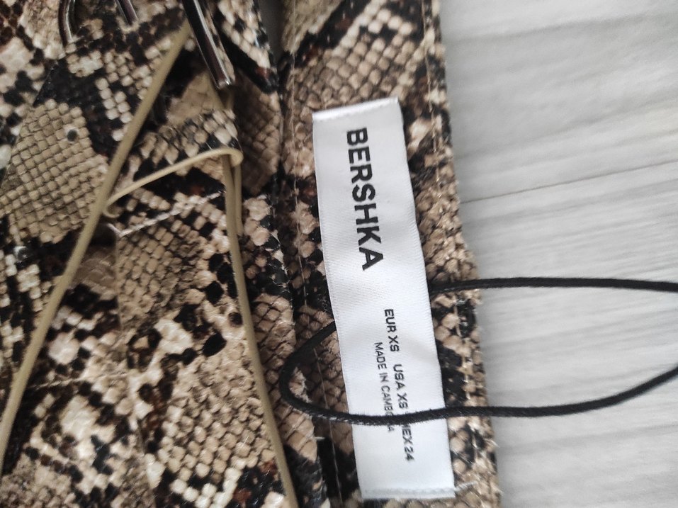 Kadın Yılan Desenli Kemerli Deri Şort - Görsel 2