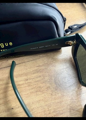 Vogue Koyu Yeşil Minimalist Kadın Güneş Gözlüğü - Görsel 2