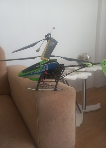 Yeşil Renkli Helikopter Modeli