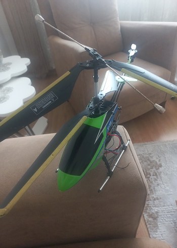 Beden Renk Yeşil Renkli Helikopter Modeli
